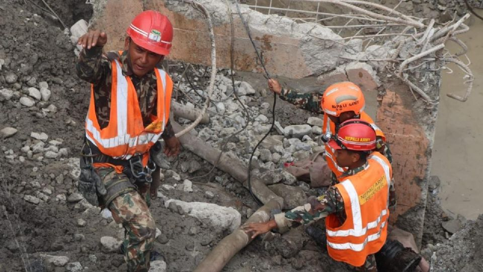 Desastre en Nepal: rescatistas continúan búsqueda a contrarreloj de 900 trabajadores de hidroeléctricas