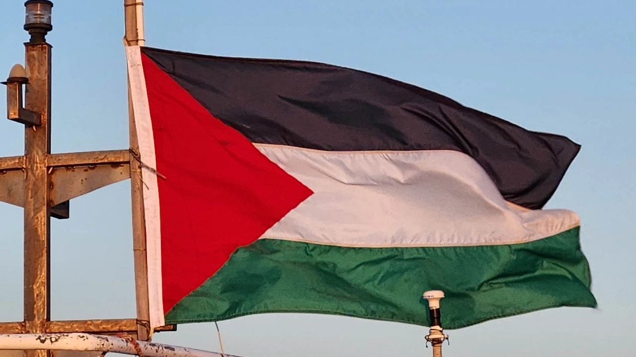 Colonos israelíes atacan una aldea de Cisjordania e impiden que una familia regrese a su hogar