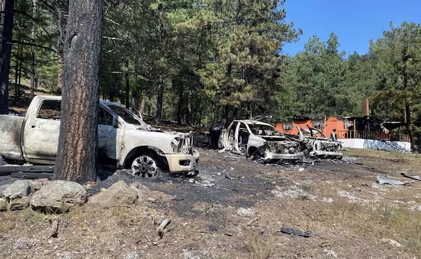 Supuesto enfrentamiento deja 9 vehículos y dos fincas incendiadas en el municipio Madera; Fiscalía de Chihuahua inicia carpeta de investigación