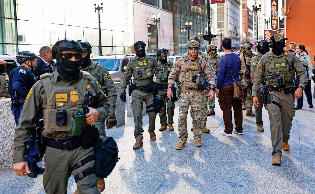 California prohíbe que policías usen guantes que dan desc4rgas eléctric4s; busca reforzar supervisión a leyes migratorias de Trump