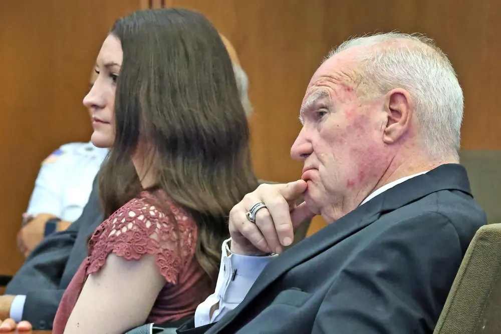 Madre de EU que m4tó a sus tres hijos busca la absolución tras juicio nulo
