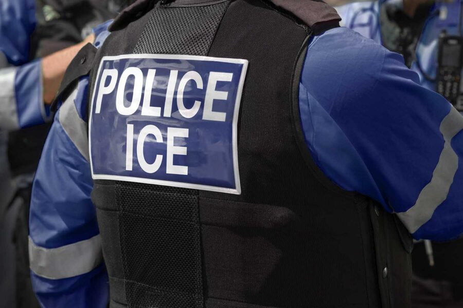 Gobierno de Trump acusa a migrante venezolano bale4do por ICE de 4gredir a un agente federal; enfrentaría hasta 20 años de cárcel