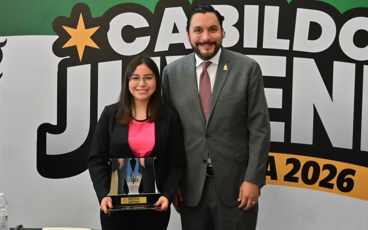 Carlos Villarreal toma protesta al Cabildo Juvenil de Monclova