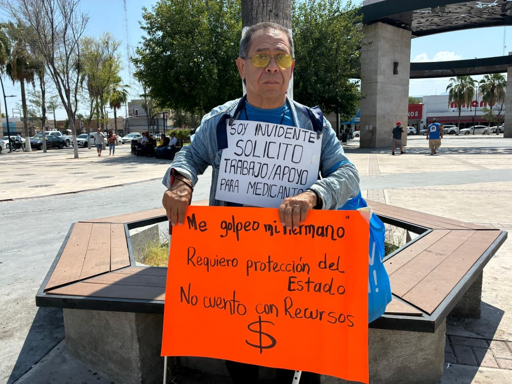 Pide ayuda invidente por agresión de su hermano