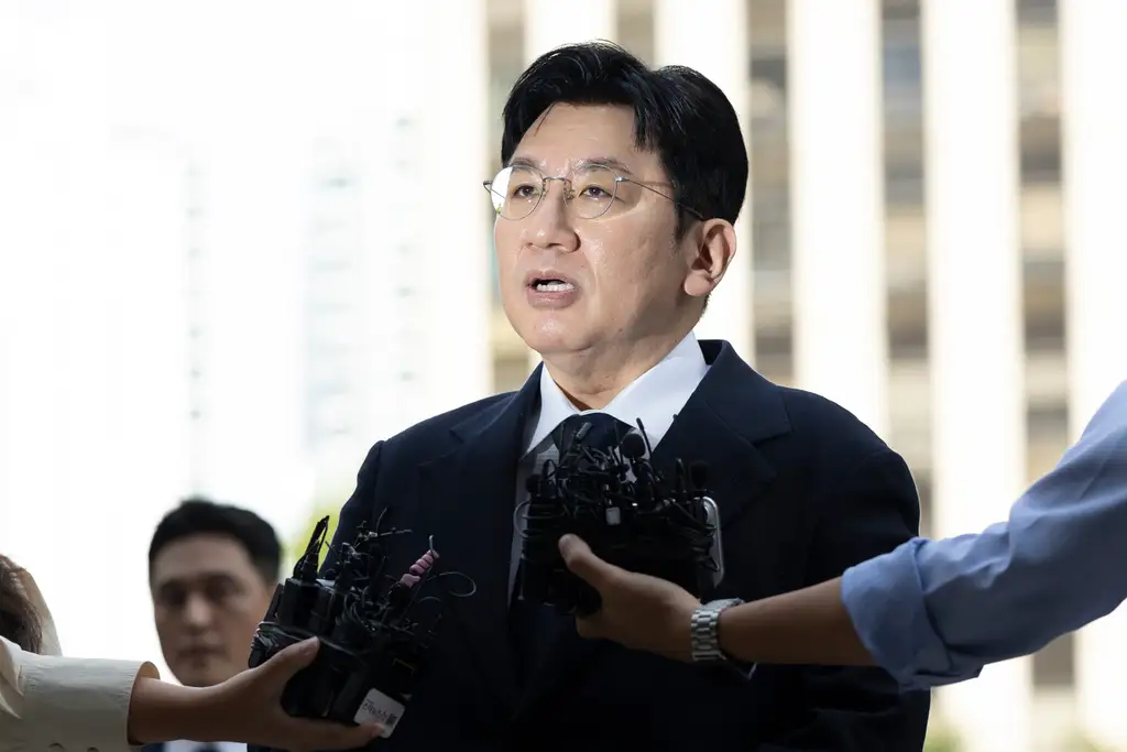 Policía surcoreana busca imputar al magnate del K-pop detrás de BTS