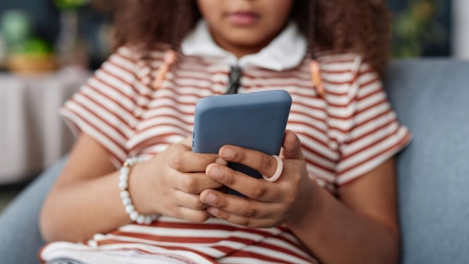 Redes sociales redoblan esfuerzos para identificar cuales de sus usuarios son men0res de edad