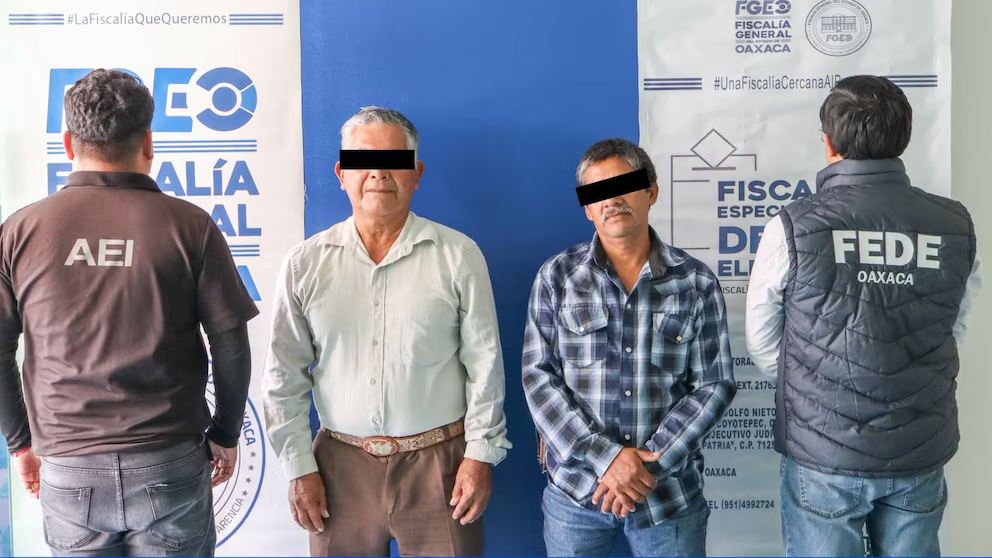 Obligan a alcaldesa de Oaxaca a firmar su renuncia para desplazarla del cargo: detienen al síndico y regidor