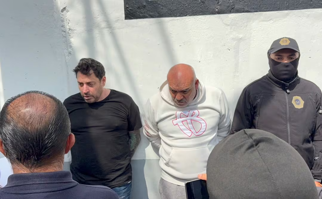Ingresan a Barrientos los detenidos por el asesin4to del tecladista de Camilo Séptimo y su familia; serán presentados ante el juez