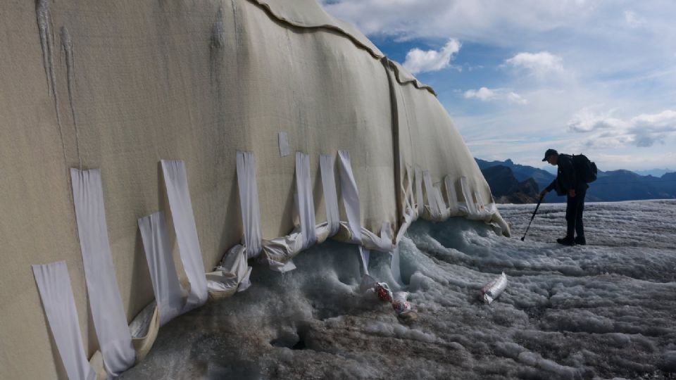 «Keep It Wool»: científicos suizos ponen a prueba la lana de oveja para salvar a los glaciares