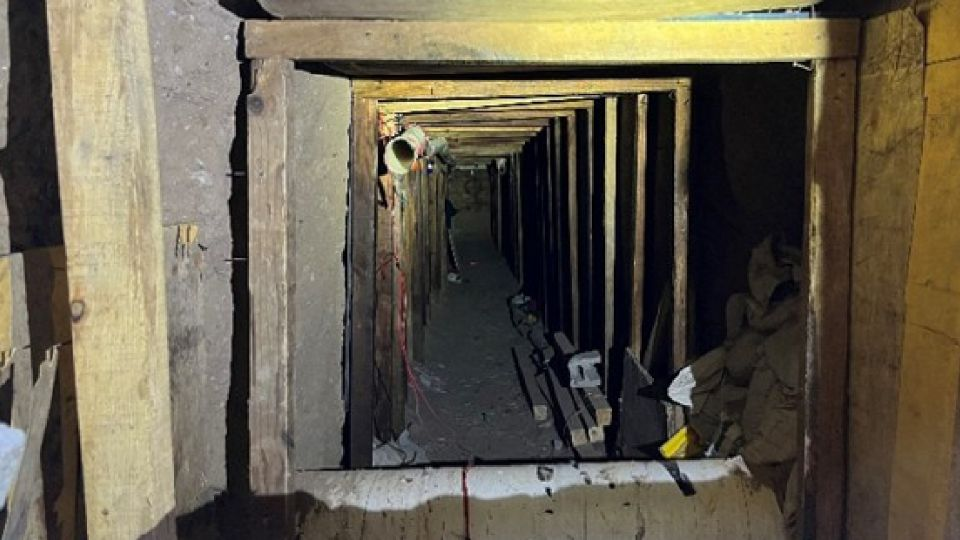 Mexicano se declara culpable en EU de trafic4r pers0nas usando un túnel subterráneo