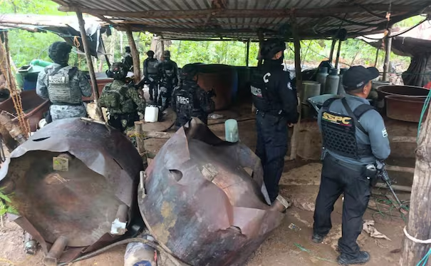 Aseguran y desmantelan tres laboratorios clandestinos en Guerrero; producían m*tanfetamina