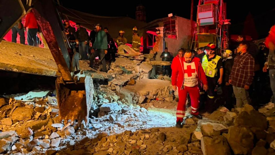 Suman 10 personas fallecidas y 64 lesionadas por la explosión de pirotecnia en Temascalcingo, Estado de México