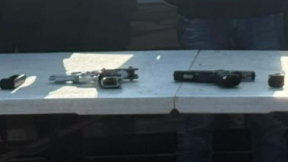 Detienen a tres personas que viajaban en un vehículo con armas de fuego en Culiacán
