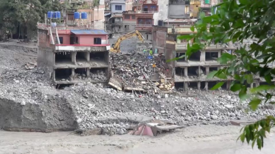 Nepal declara un día de luto tras la riada que dejó al menos mil 380 personas fallecidas y 5 mil 500 desaparecidas