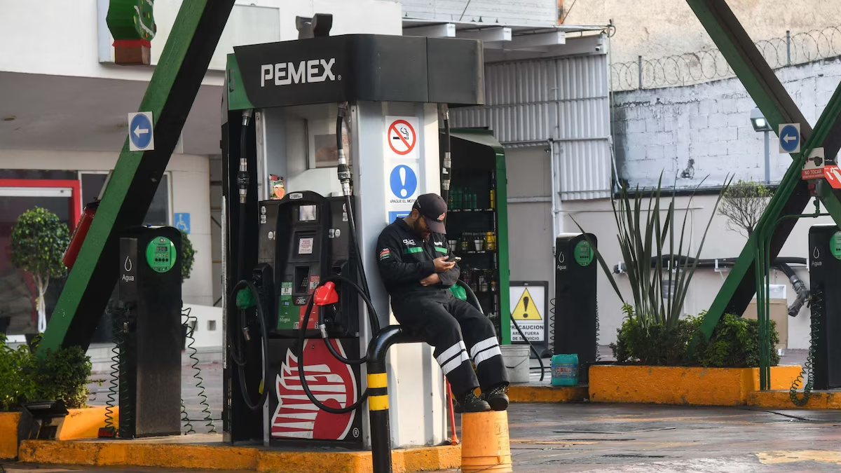Pemex ‘electrificará’ sus gasolineras, apostará por litio y combustible para aviones… pero hasta 2030