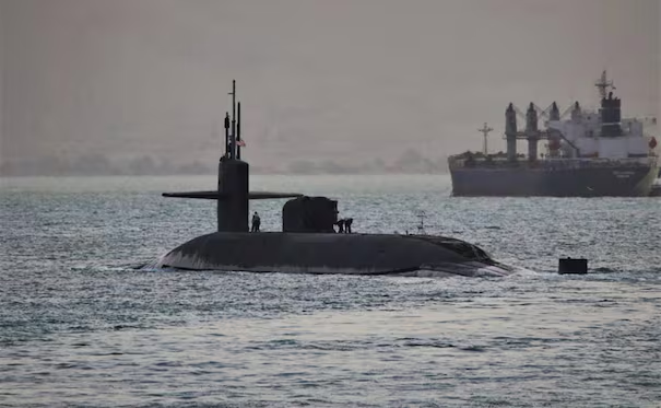 Guardia Revolucionaria de Irán afirma que confiscó un submarino de EU en Ormuz; Washington impone sanciones al sector aéreo iraní