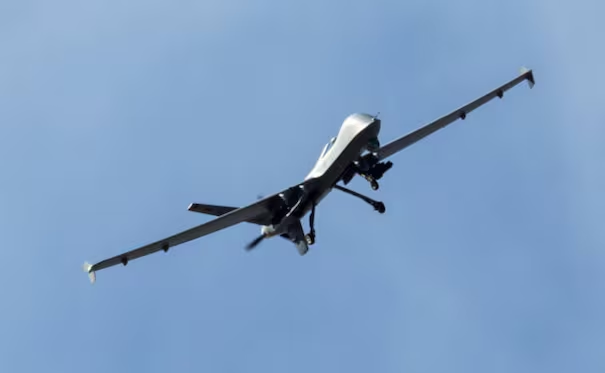 Dron ucraniano alcanza instalación industrial en ártico ruso y provoca incendio; sería el ataque de mayor alcance registrado