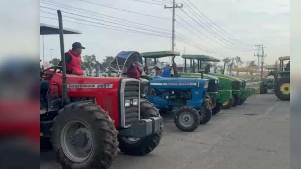 Protestan productores agrícolas en cinco carreteras de Guanajuato para exigir al gobierno el pago de apoyos