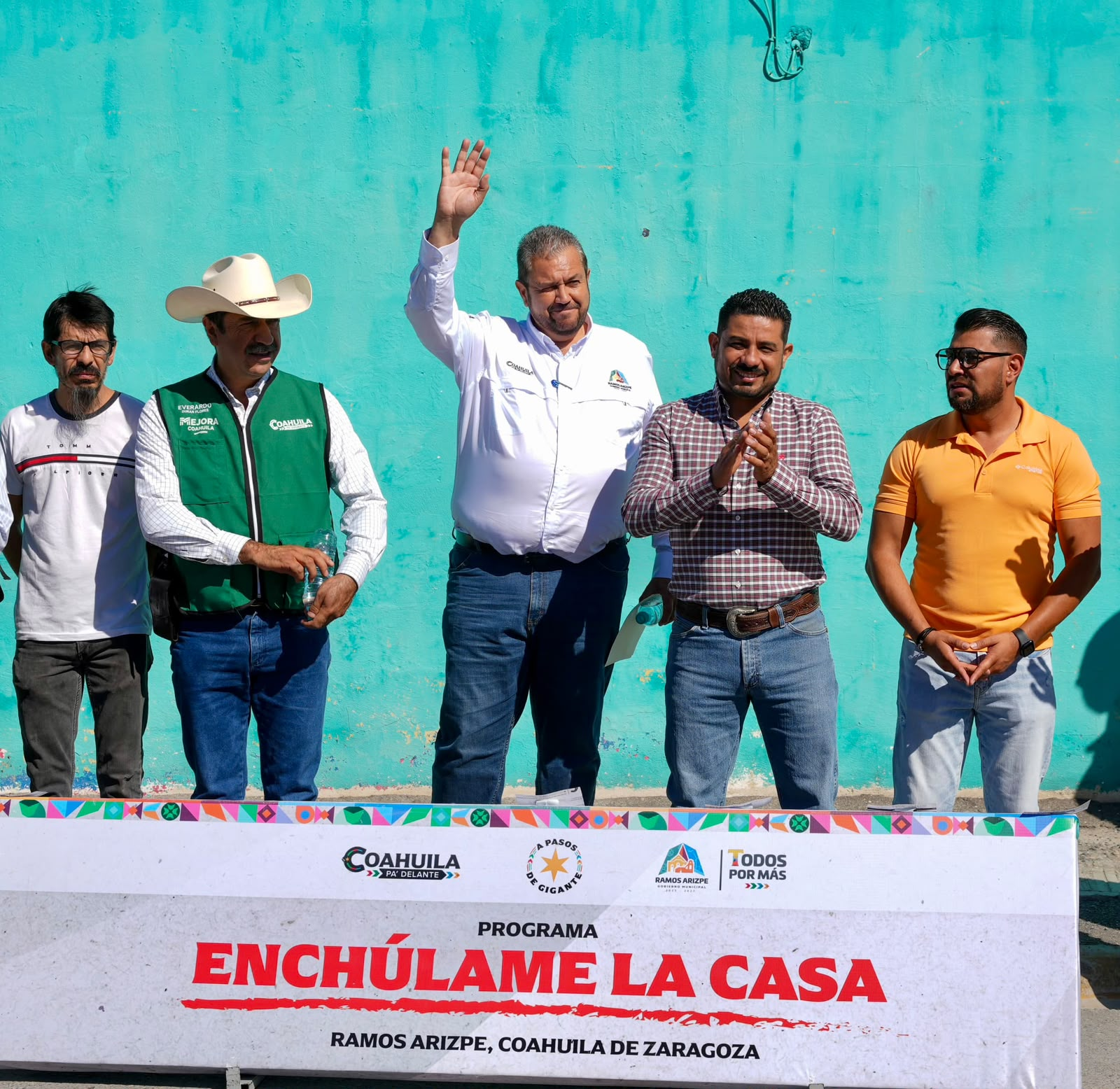 Con apoyo de Manolo Jiménez continúa en Ramos ”Enchúlame la Casa”