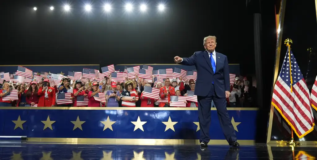 Trump promete pagar 5 mil dólares a cada adulto estadunidense si ganan las ‘midterms’
