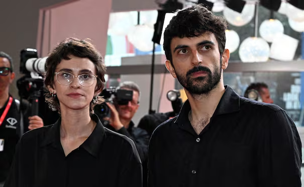 Documental «NAZA» recibe 25 minutos de ovación en Venecia; revela cómo se usó IA para atacar en Gaza