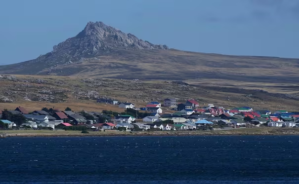 Trump: conflicto entre Reino Unido y Argentina por Malvinas sería un «desastre potencial»; dice que él sería capaz de «resolverlo»