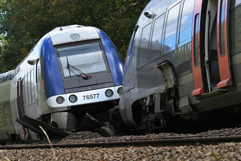 Tren se descarrila en Francia; 45 heridos y una joven en estado crítico