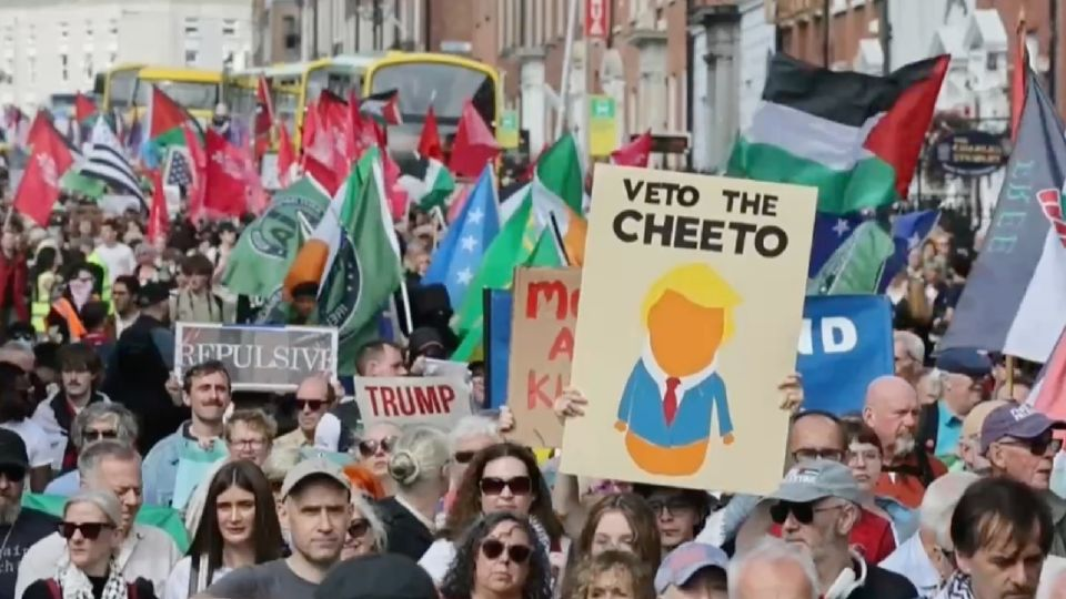 Protesta en Irlanda: más de 10 mil personas marchan en Dublín contra visita de Trump