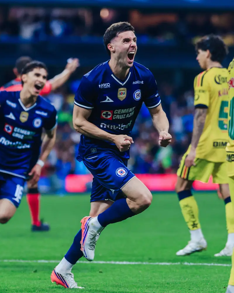 Cruz Azul tumbó invicto del América en drama de siete goles