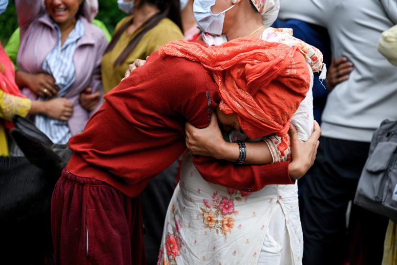 Van más de mil muert*s por deslave entre Nepal y China