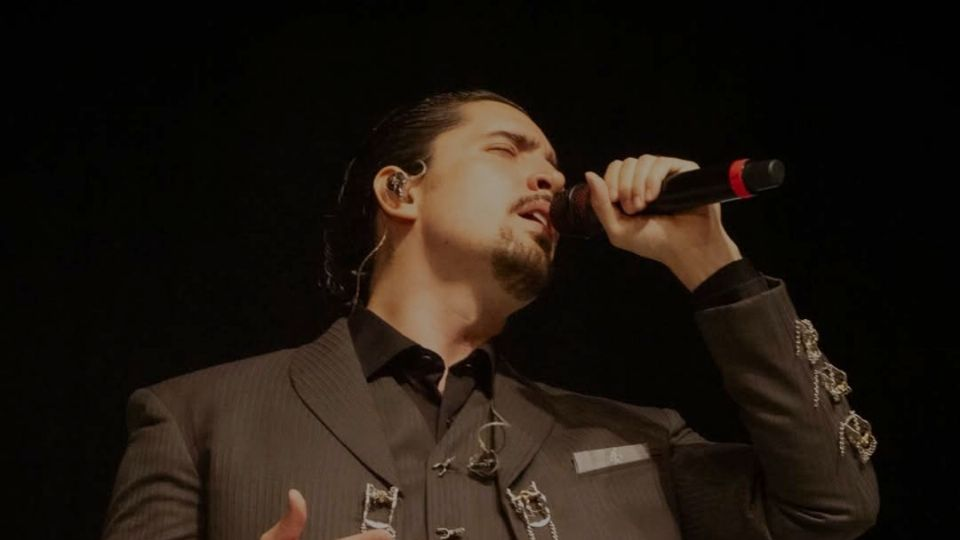 Alex Fernández se recupera de una infección respiratoria tras cancelar su presentación en el Grito de Culiacán
