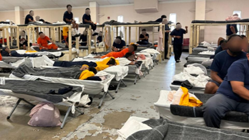 Informe revela abusos y sobrepoblación en centro de detención para migrantes en Florida