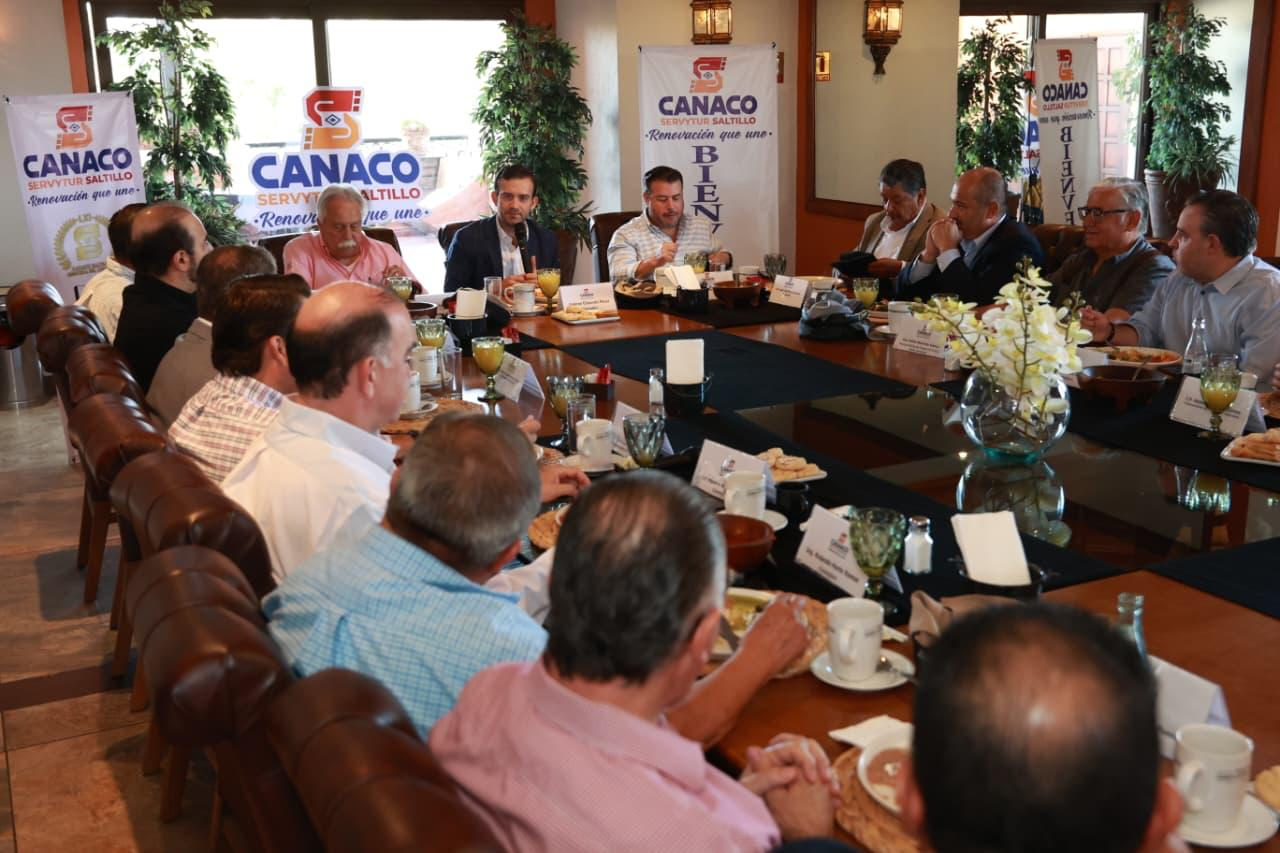 GABRIEL ELIZONDO FORTALECE AGENDA DESDE EL TERRITORIO CON EMPRESARIOS Y JÓVENES