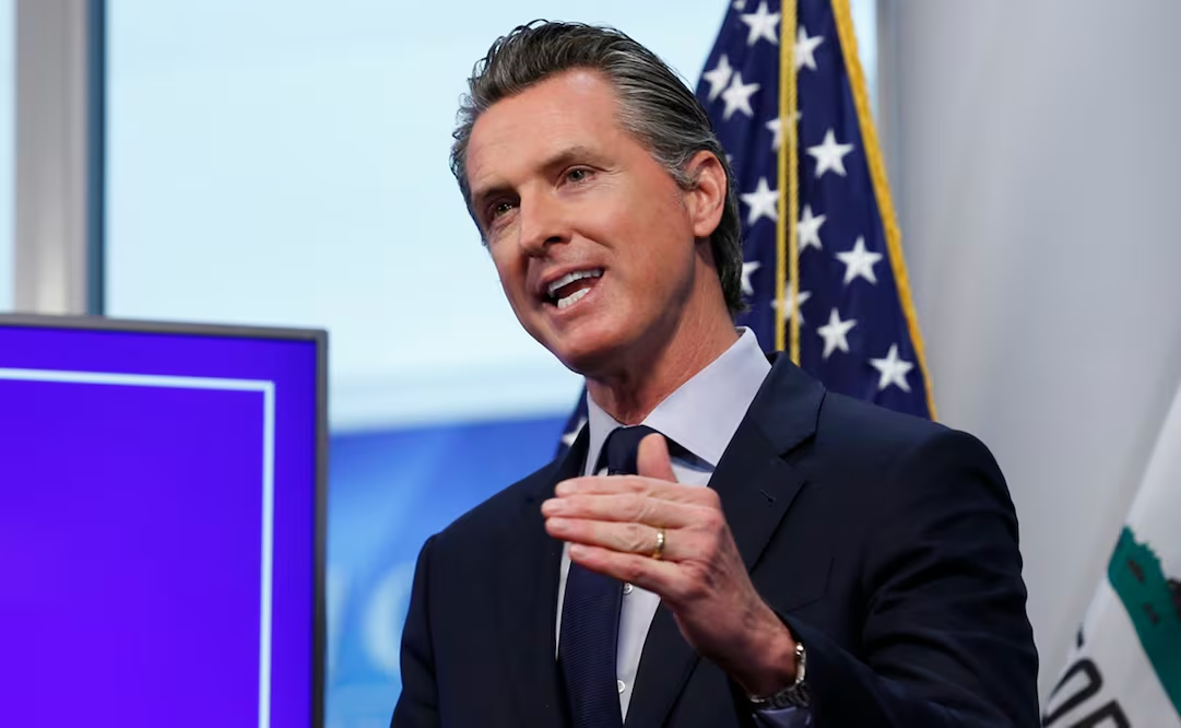 Gobernador de California firma orden ejecutiva para desarrollar «interruptor de apagado» de la IA; acusa a Trump de no hacer nada