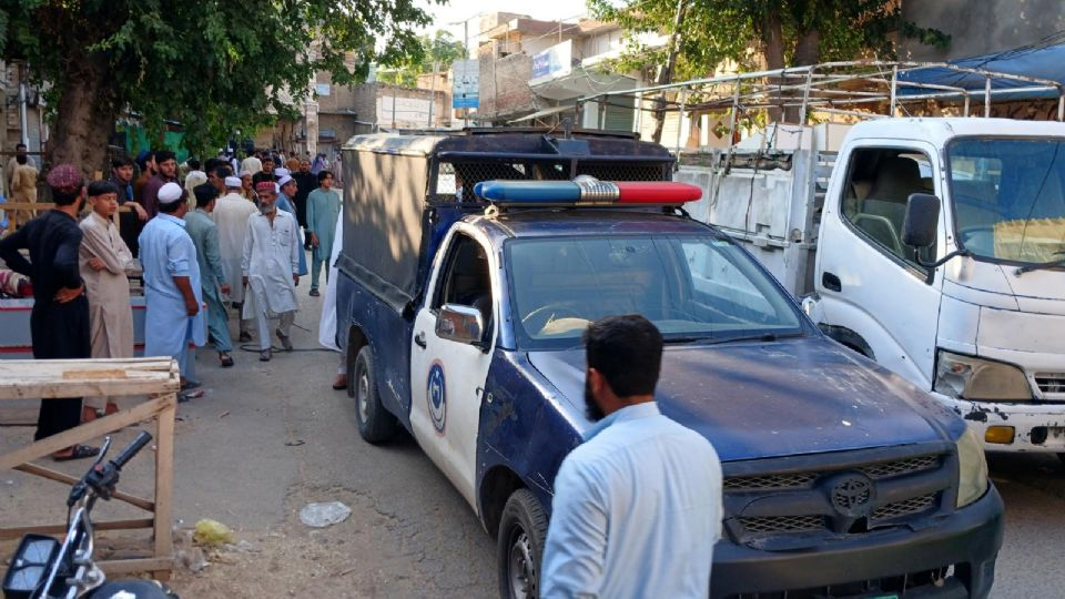 Atent4do con coche b0mba en complejo policial de Pakistán deja al menos 17 muert*s y 73 lesionados