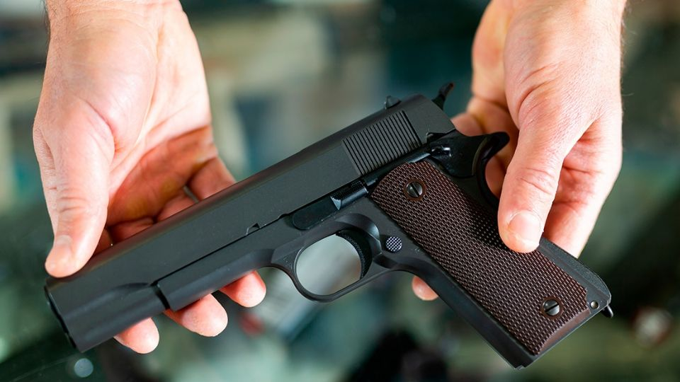 Estados Unidos permitirá la venta de pistolas a jóvenes de entre 18 y 20 años