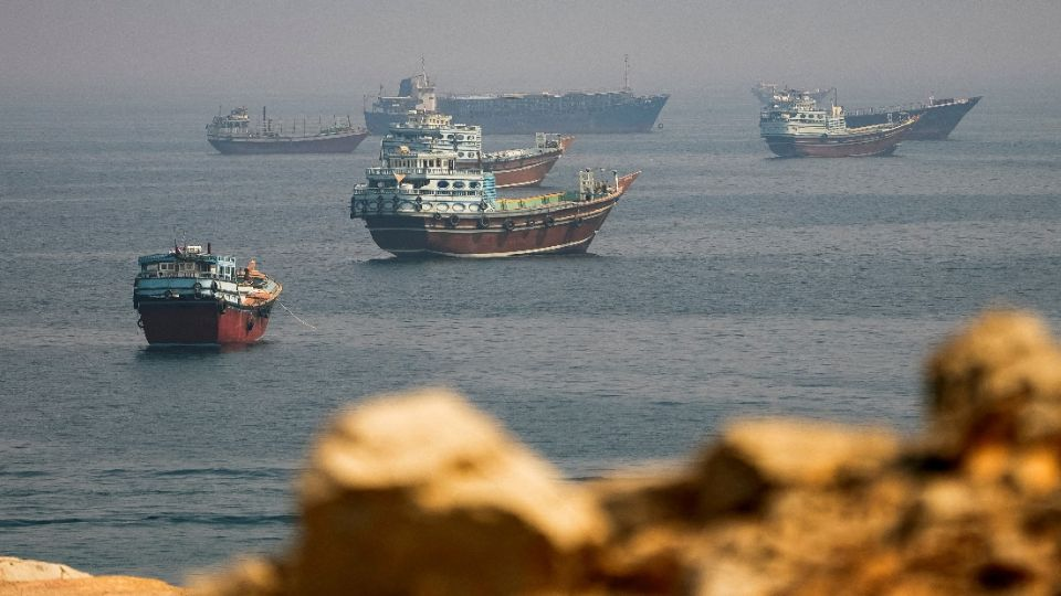 EU asegura que escoltó más de mil millones de barriles de petróleo en el estrecho de Ormuz