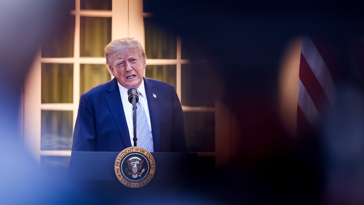 Fox News, ABC, CBS y NBC suspenden cobertura de Trump en protesta por vetar a CNN y más televisoras de EU