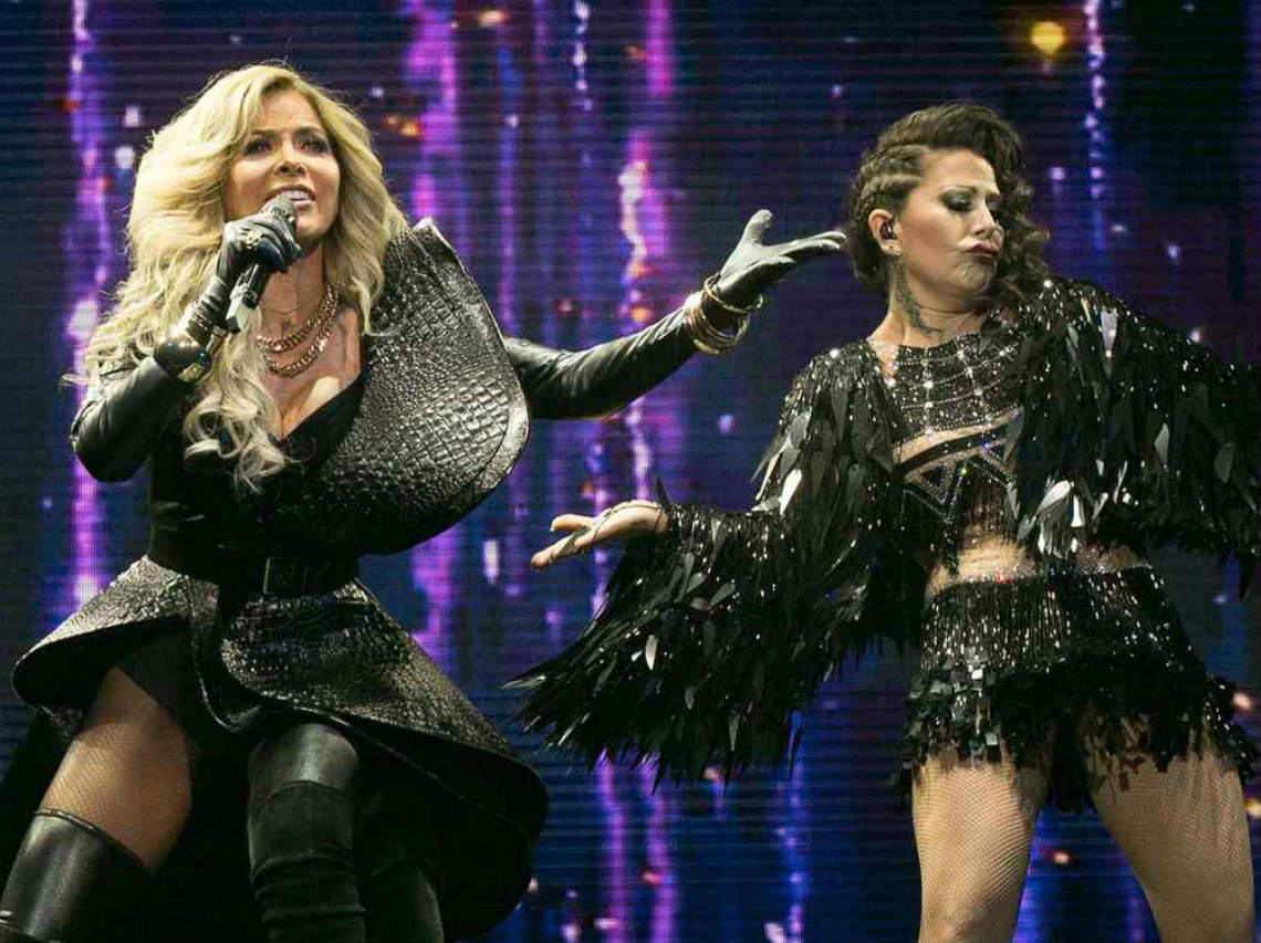 Gloria Trevi le manda mensaje a Alejandra Guzmán tras dislocarse la cadera en vivo y recibir fuertes burlas