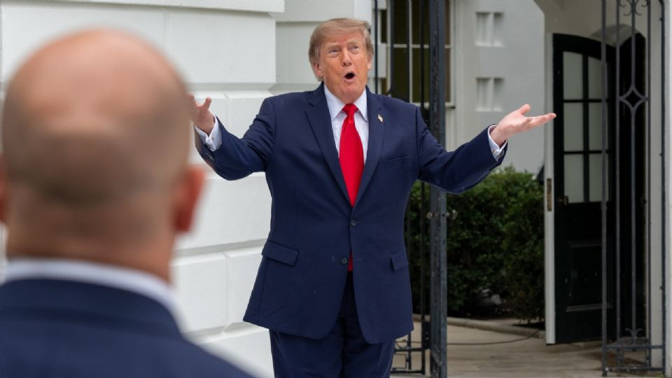 «Llevamos la delantera frente a China y no voy a frenar el crecimiento de la IA», reitera Trump