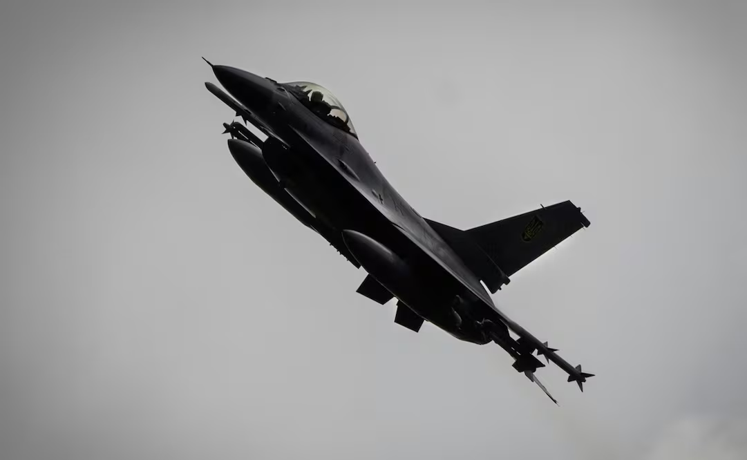 Un caza F-16 estadounidense se estrella en base aérea de EU en Alemania; investigan las causas