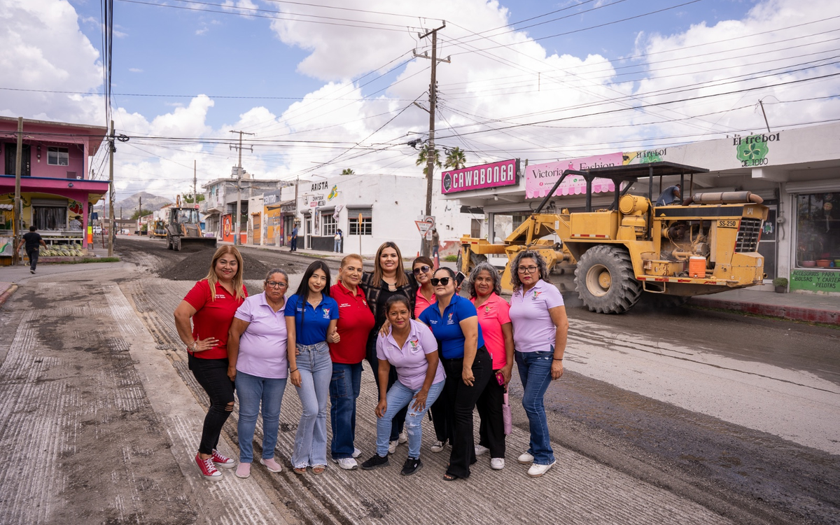 Supervisa Yesica Sifuentes recarpeteo de la calle Juárez en Castaños