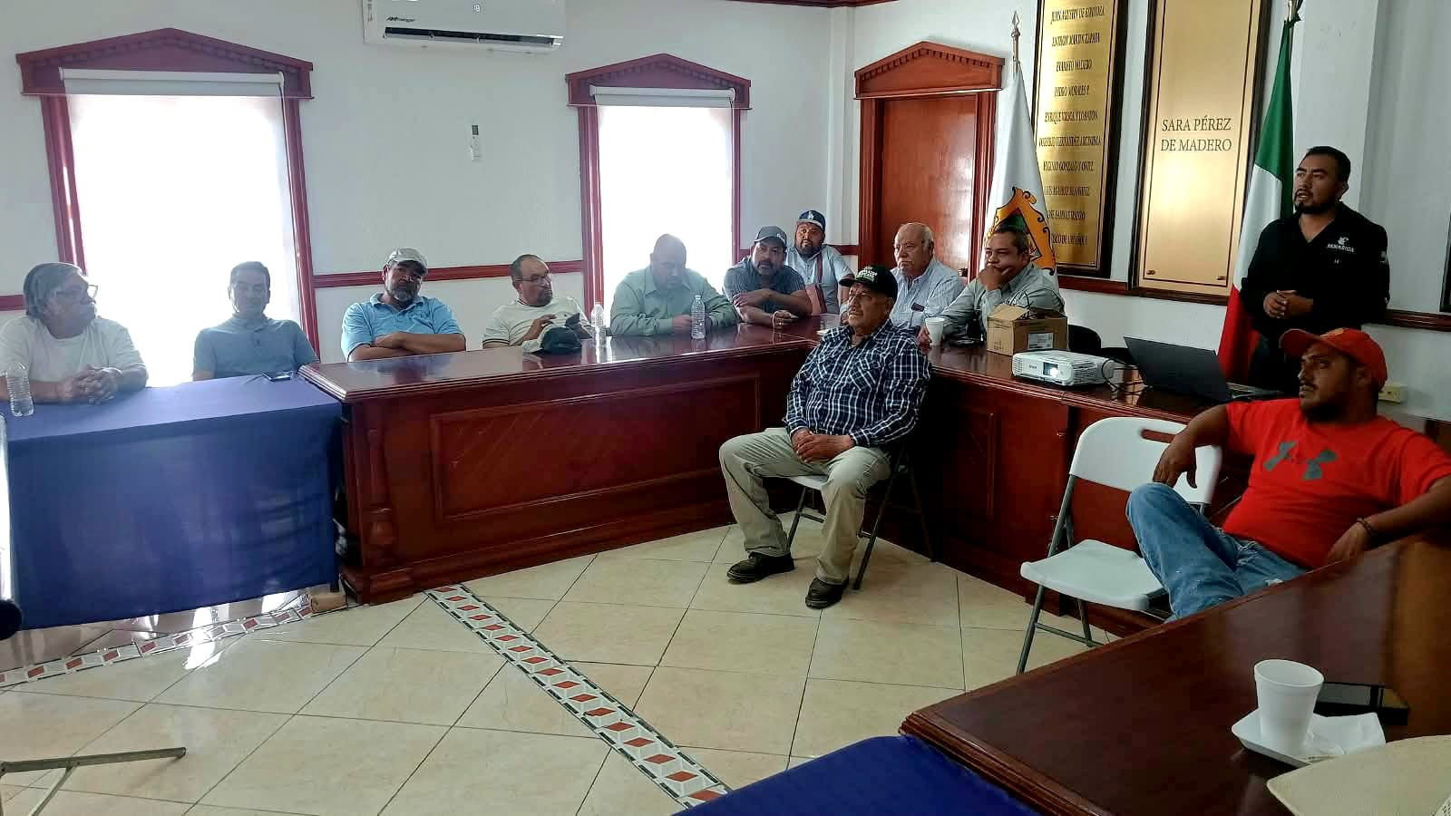 Capacita Parras a productores para prevenir y detectar el gusano barrenador