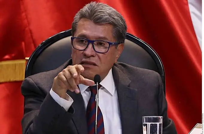 “¿Tienes línea de algún funcionario?”