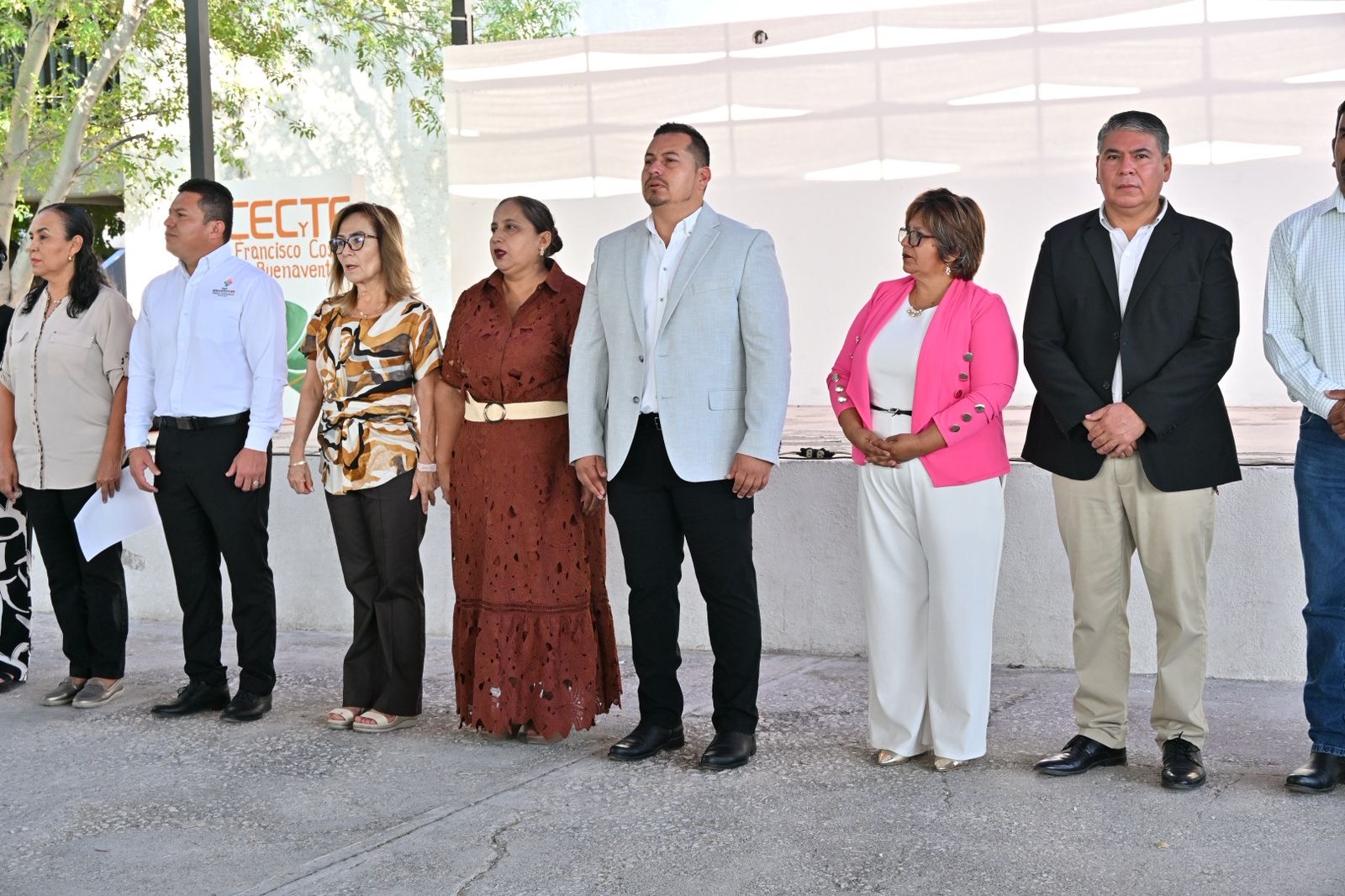 Javier Flores da bienvenida a estudiantes del CECyTEC
