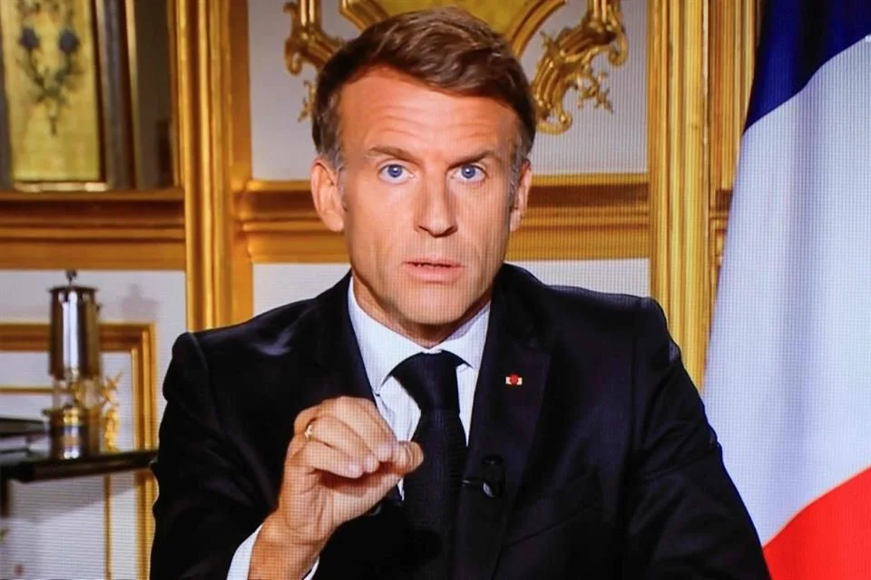 Culpa Macron a la «extrema izquierda» por disturbios en protestas en Francia