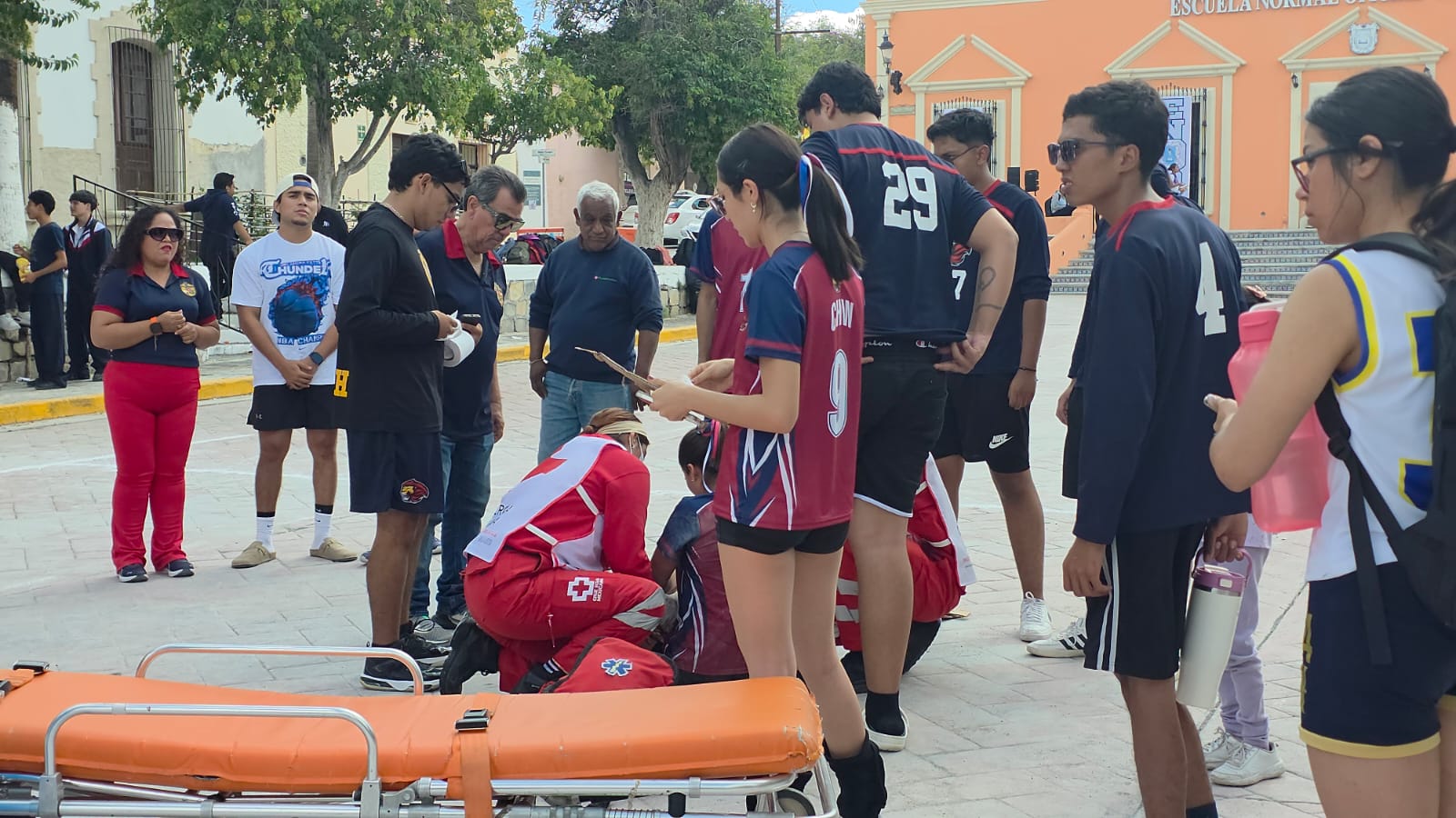Sufre alumna fractura en partido de voleibol