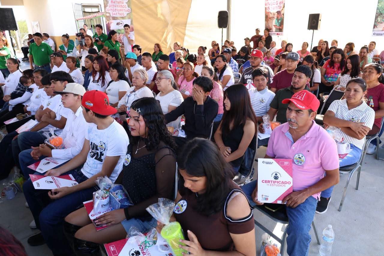 Estudiantes de ejidos culminan educación básica