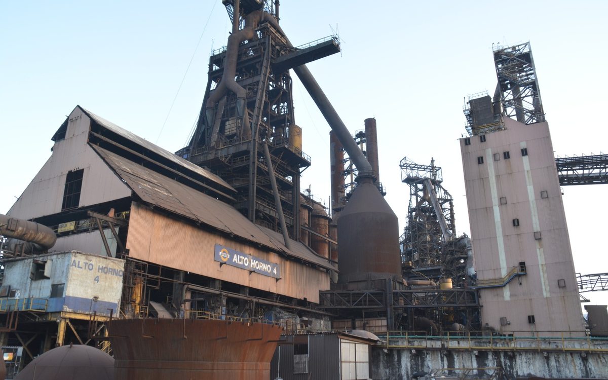 Despide AHMSA al 40% de los trabajadores esenciales