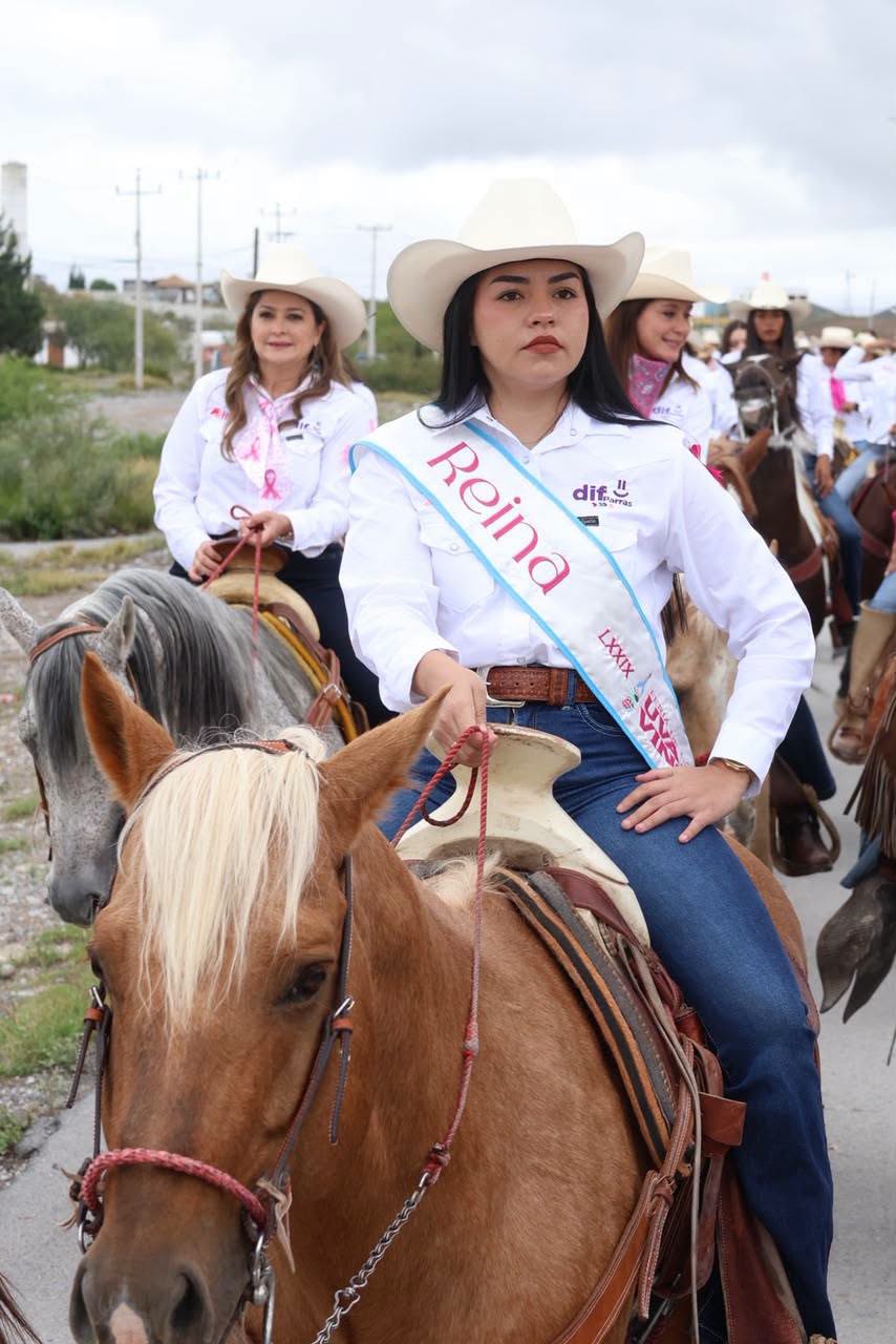 Reúne Cabalgata Rosa a más de 500 mujeres